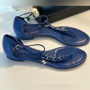 Chanel cobalt blue leather charm chain thong sandals. Size 36.5.
